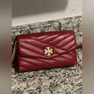 KIRA CHEVRON CHAIN WALLET RED